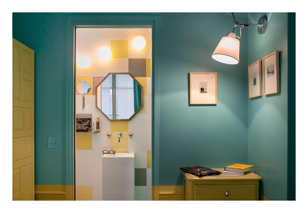 Crayon Hotel 3*